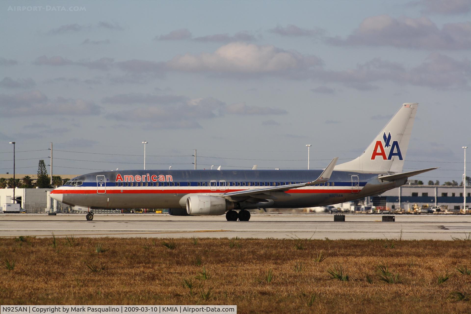 N925AN, 1999 Boeing 737-823 C/N 29526, Boeing 737-800