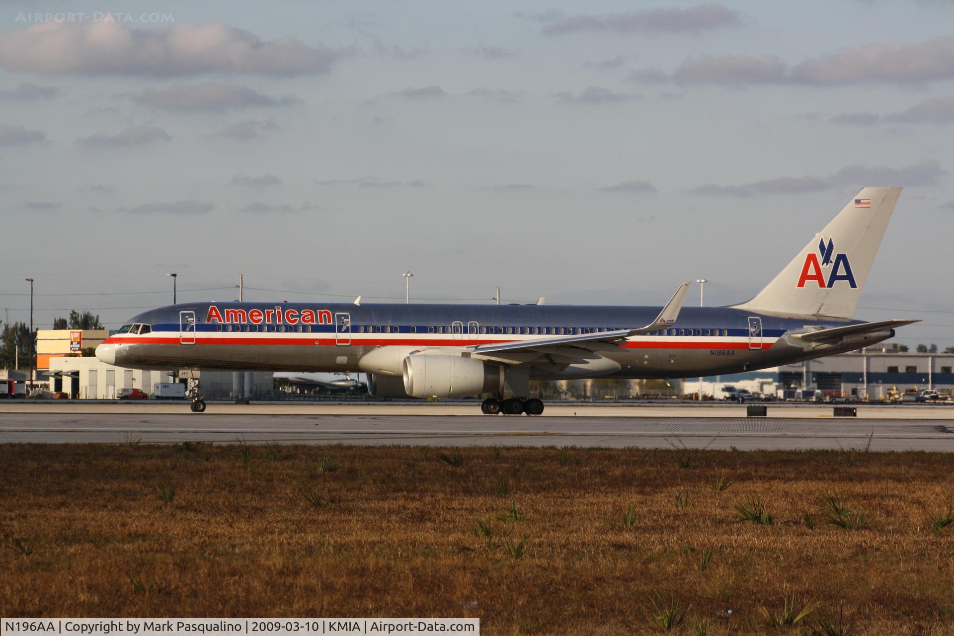 N196AA, 2001 Boeing 757-223 C/N 32390, Boeing 757-200