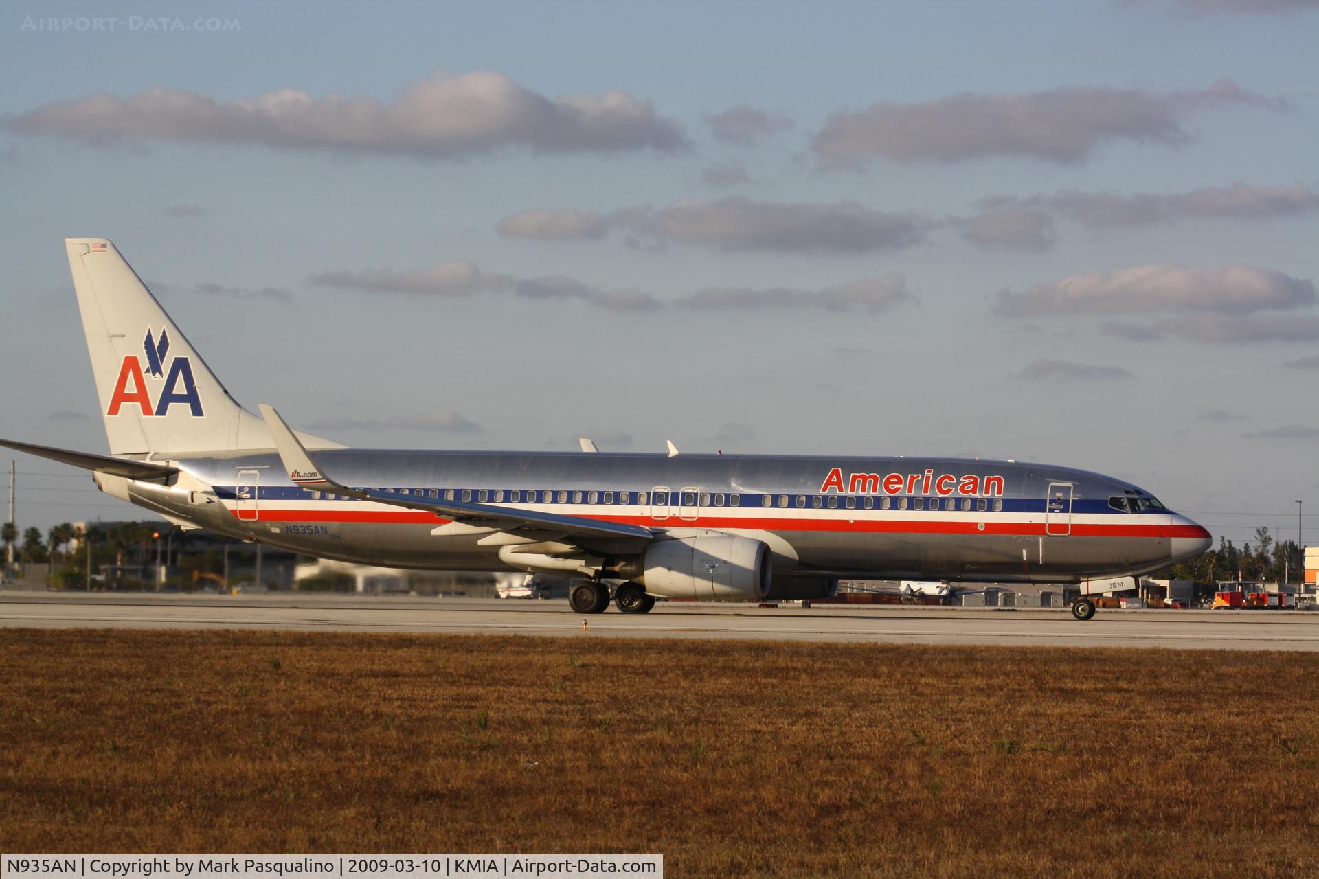 N935AN, 2000 Boeing 737-823 C/N 30081, Boeing 737-800