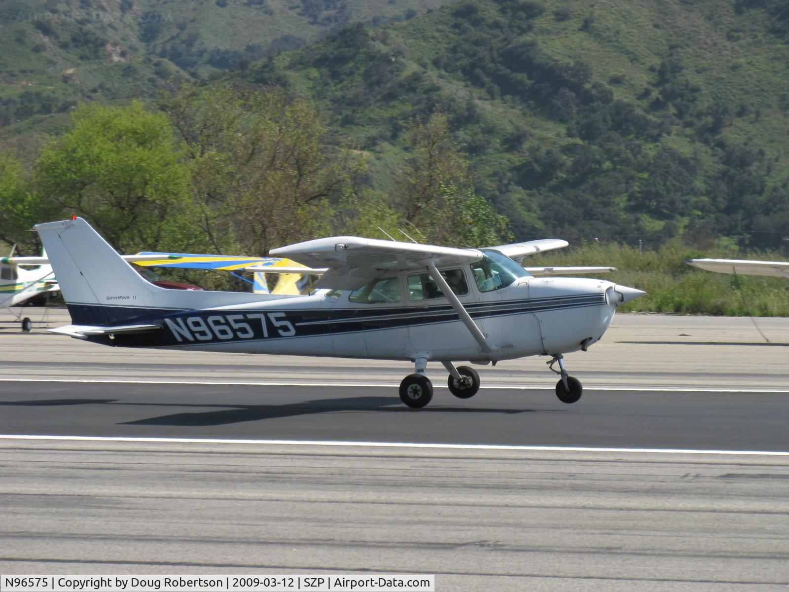 N96575, 1984 Cessna 172P C/N 17276089, 1984 Cessna 172P SKYHAWK II, Lycoming O-320-D2J 160 Hp, touch and go Rwy 22