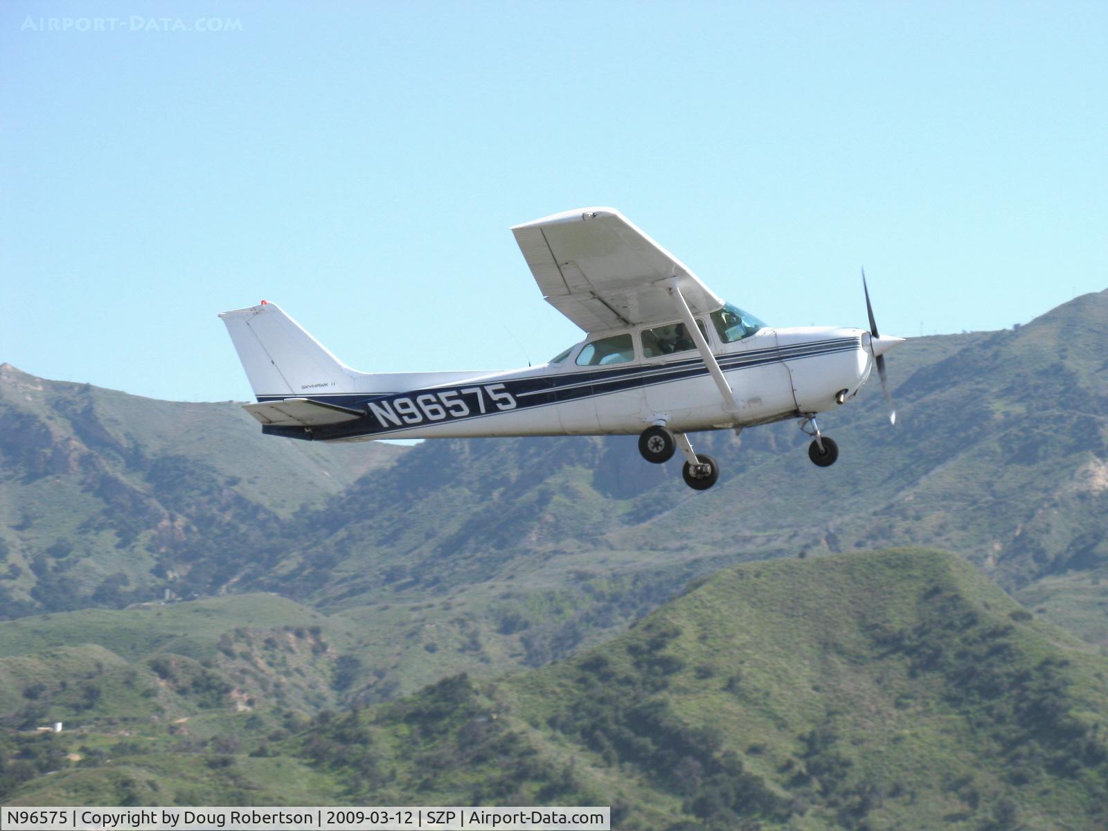 N96575, 1984 Cessna 172P C/N 17276089, 1984 Cessna 172P SKYHAWK II, Lycoming O-320-D2J 160 Hp, climbout Rwy 22 from touch and go