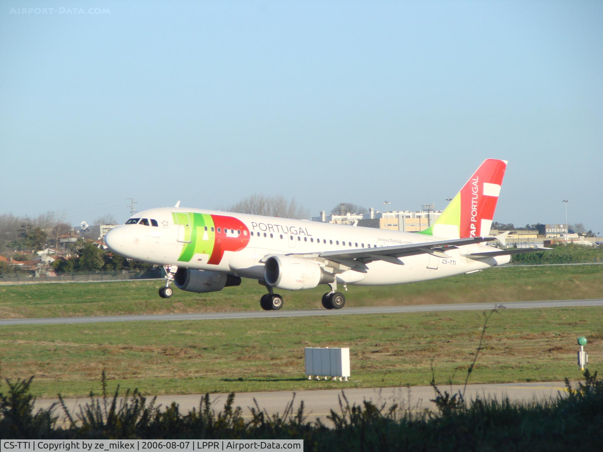 CS-TTI, 1998 Airbus A319-111 C/N 933, Taking of