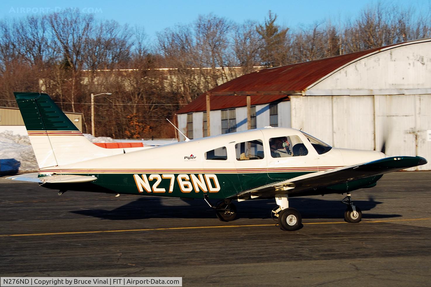 N276ND, 2000 Piper PA-28-161 C/N 2842075, Kern Buck taxis with his son Tom in the right seat