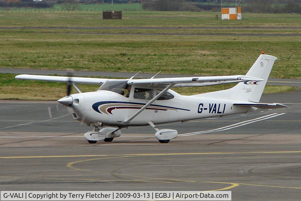G-VALI, 2000 Cessna 182S Skylane C/N 18280757, Cessna 182 taxies in at Staverton