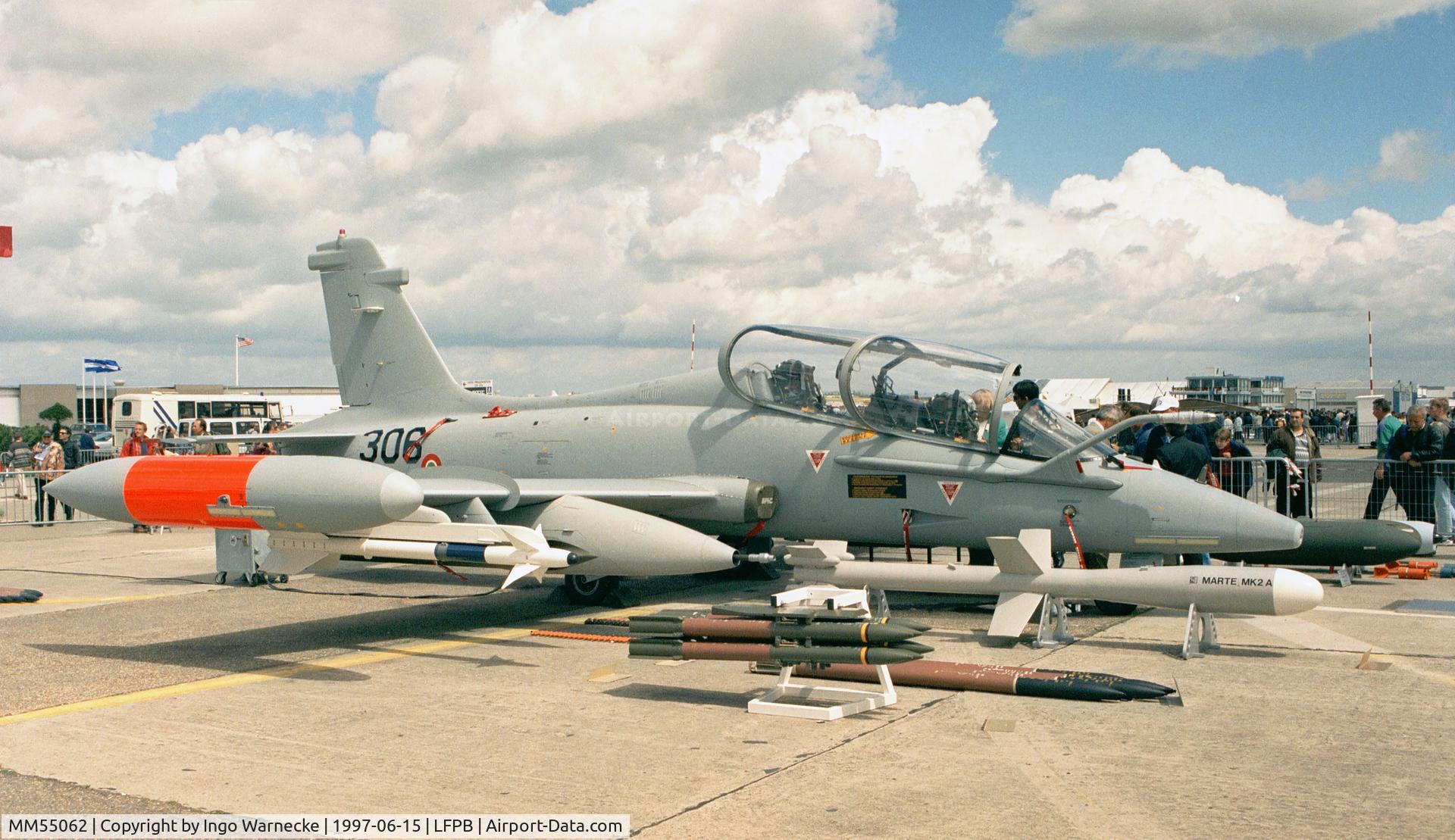 MM55062, Aermacchi MB-339CD C/N 6859/192/CD001, Aermacchi MB.339CD of the Aeronautica Militare Italiana AMI (Italian Air Force) at the Aerosalon Paris 1997