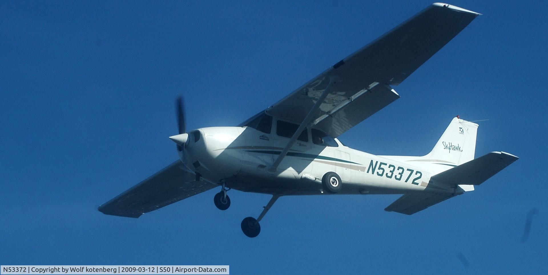 N53372, 2003 Cessna 172R C/N 17281170, on final, runway 34