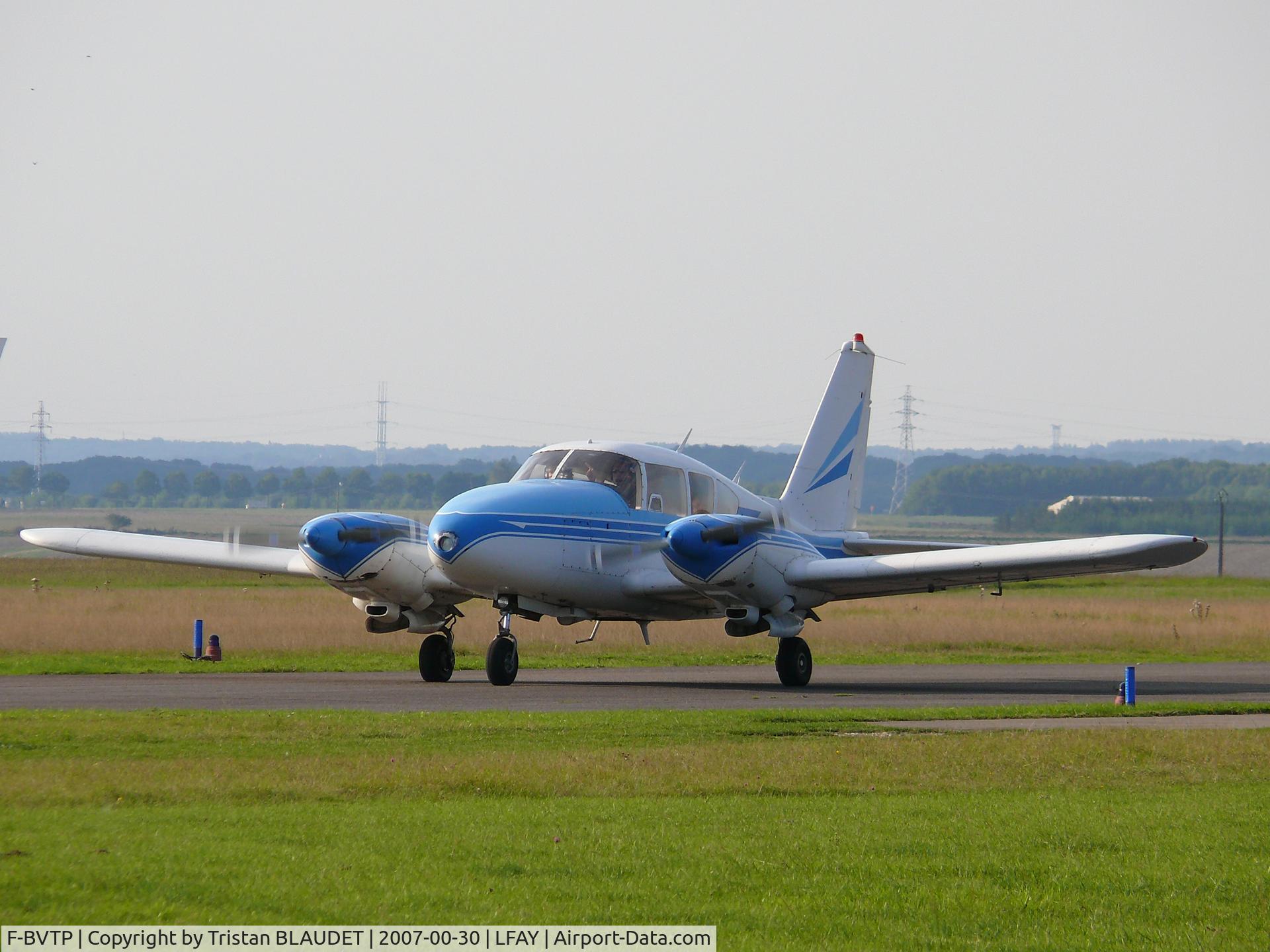 F-BVTP, Piper PA-23-250 Aztec C/N 273901, Taxiing after first Camera Test