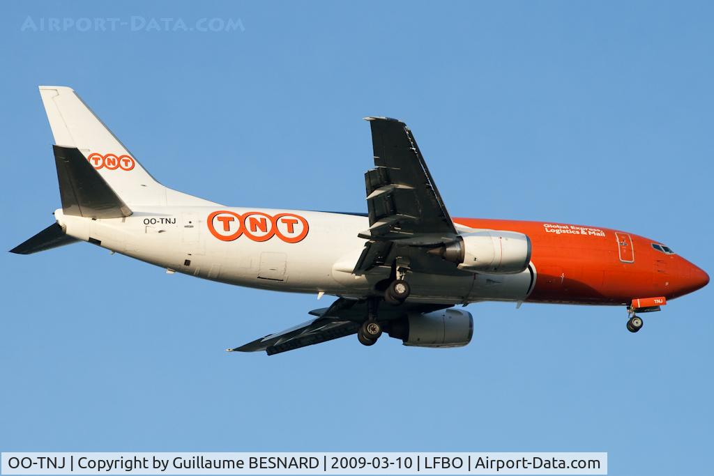 OO-TNJ, 1985 Boeing 737-301F C/N 23260, Landing 32L