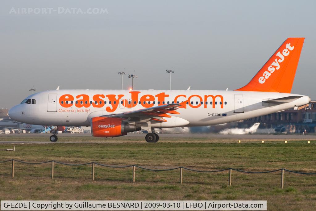 G-EZDE, 2008 Airbus A319-111 C/N 3426, With beacon ;)