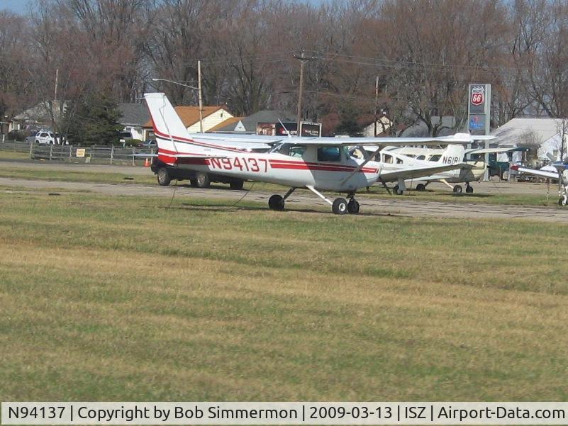 N94137, 1982 Cessna 152 C/N 15285605, On the ramp at Cincinnati Blue Ash