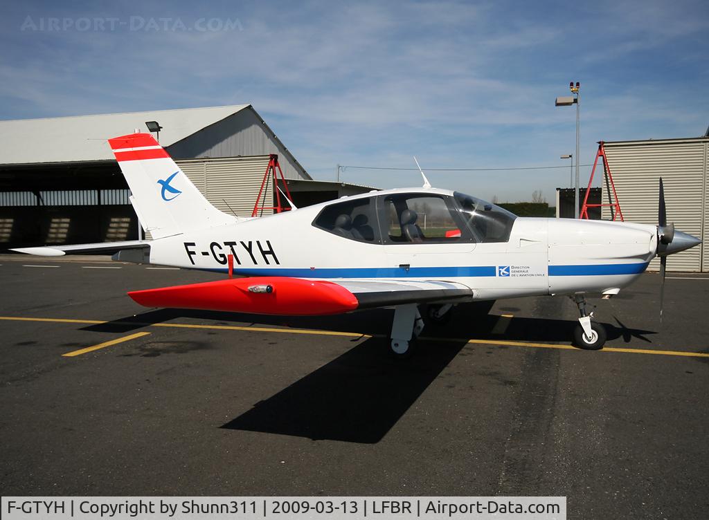 F-GTYH, 2002 Socata TB-20 Trinidad C/N 2170, LFBR ramp