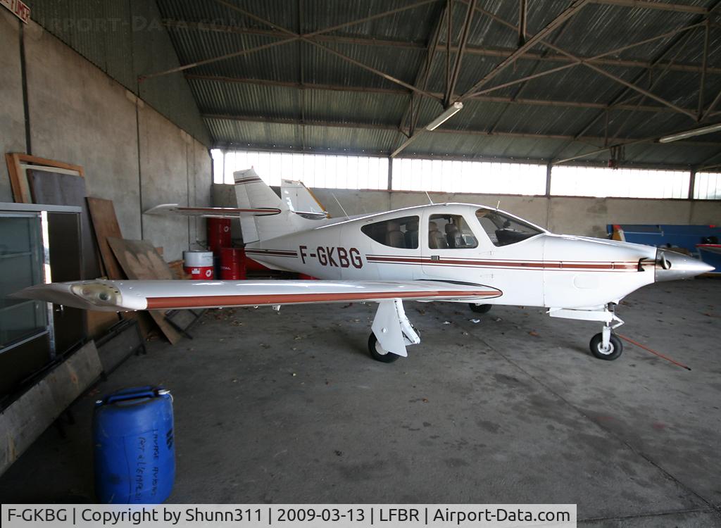 F-GKBG, 1974 Rockwell International 112 Commander C/N 198, New c/s for this one... Based here...
