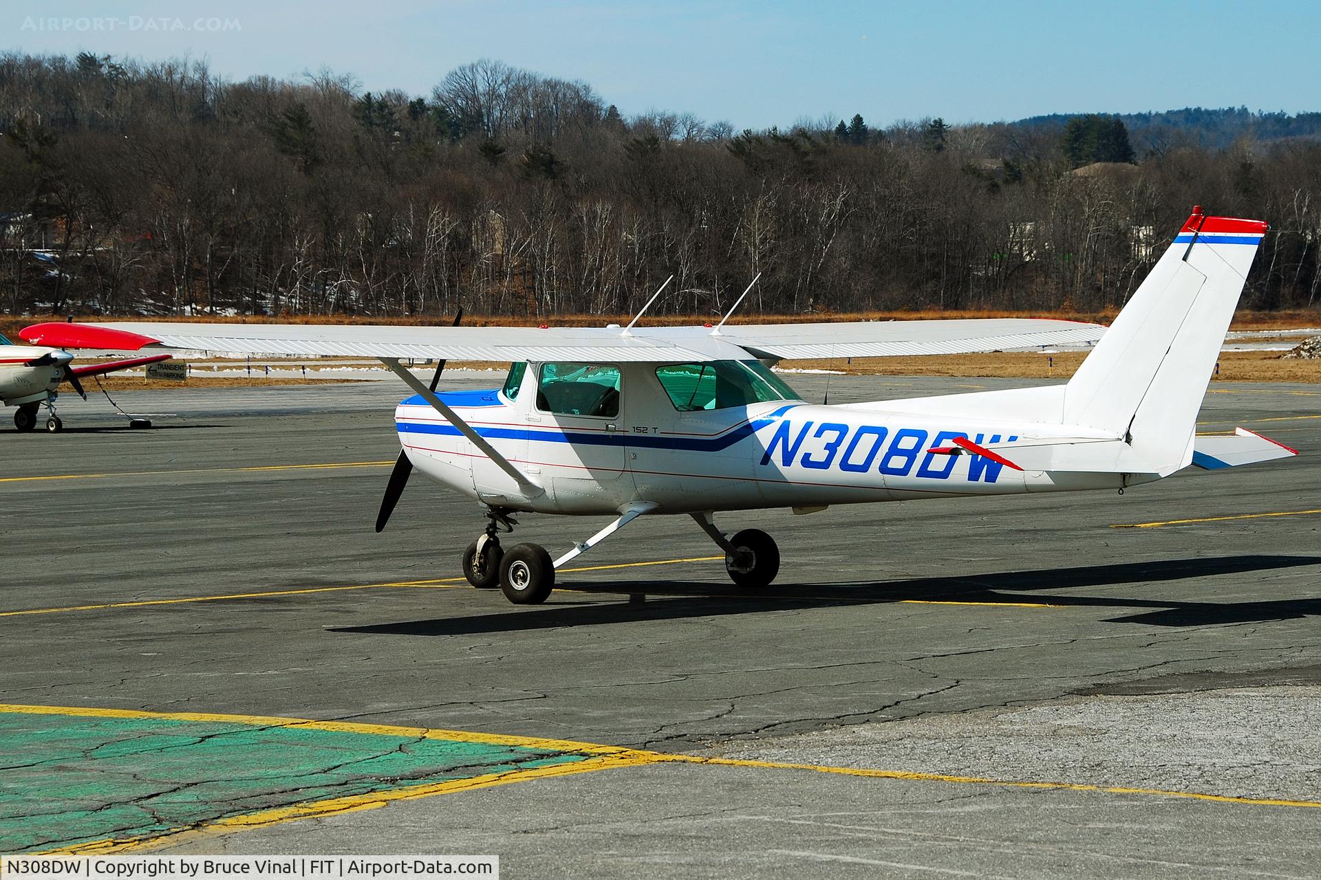 N308DW, 1985 Cessna 152 C/N 15285940, Parked for Lunch at FIT
