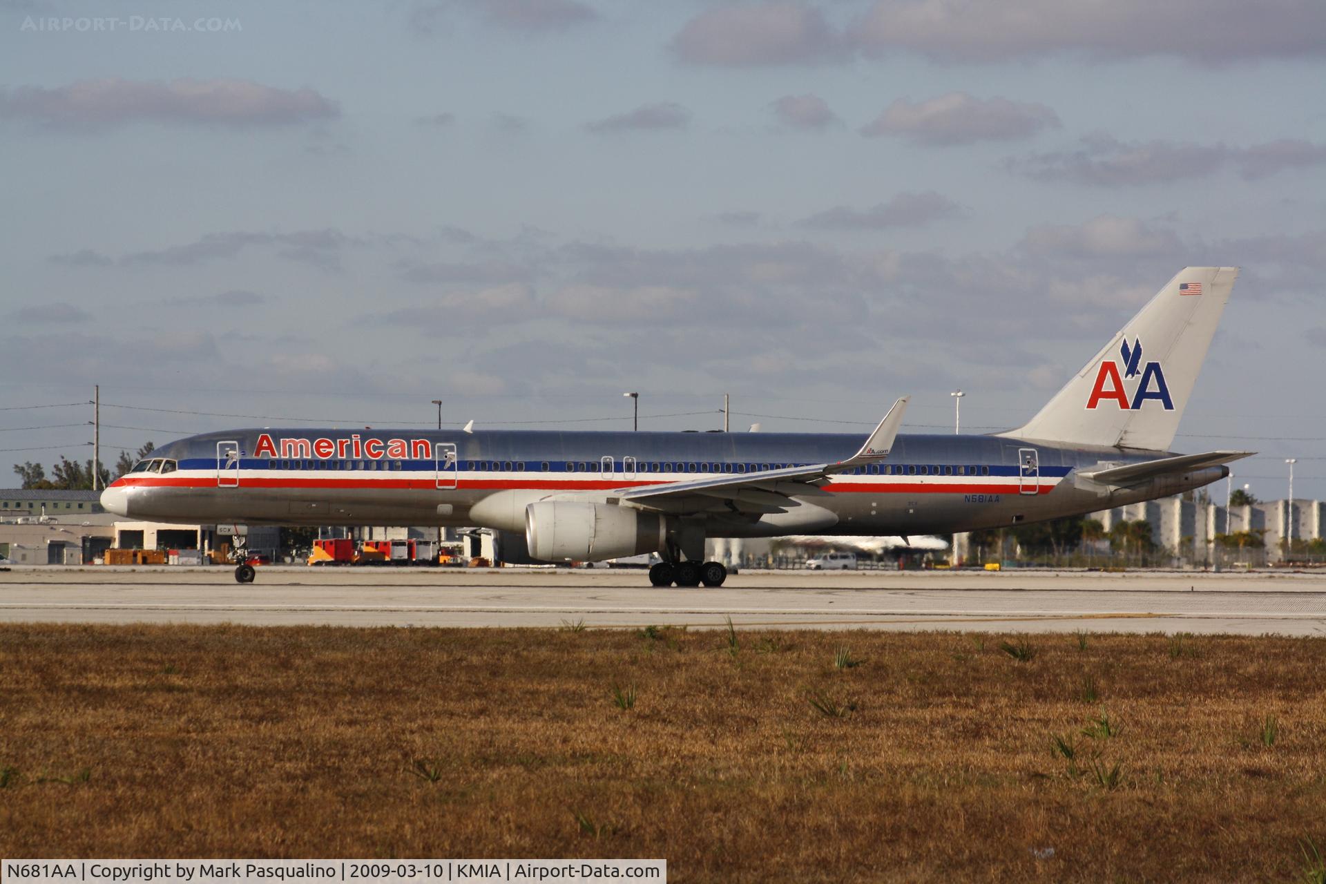N681AA, 1992 Boeing 757-223 C/N 25338, Boeing 757-200