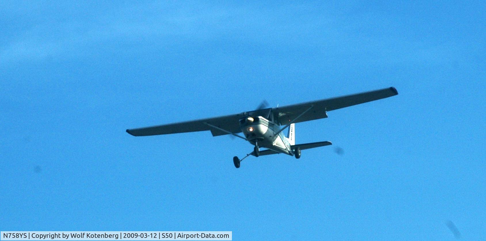 N758YS, 1982 Cessna A152 Aerobat C/N A1521017, imaging final approach at Auburn