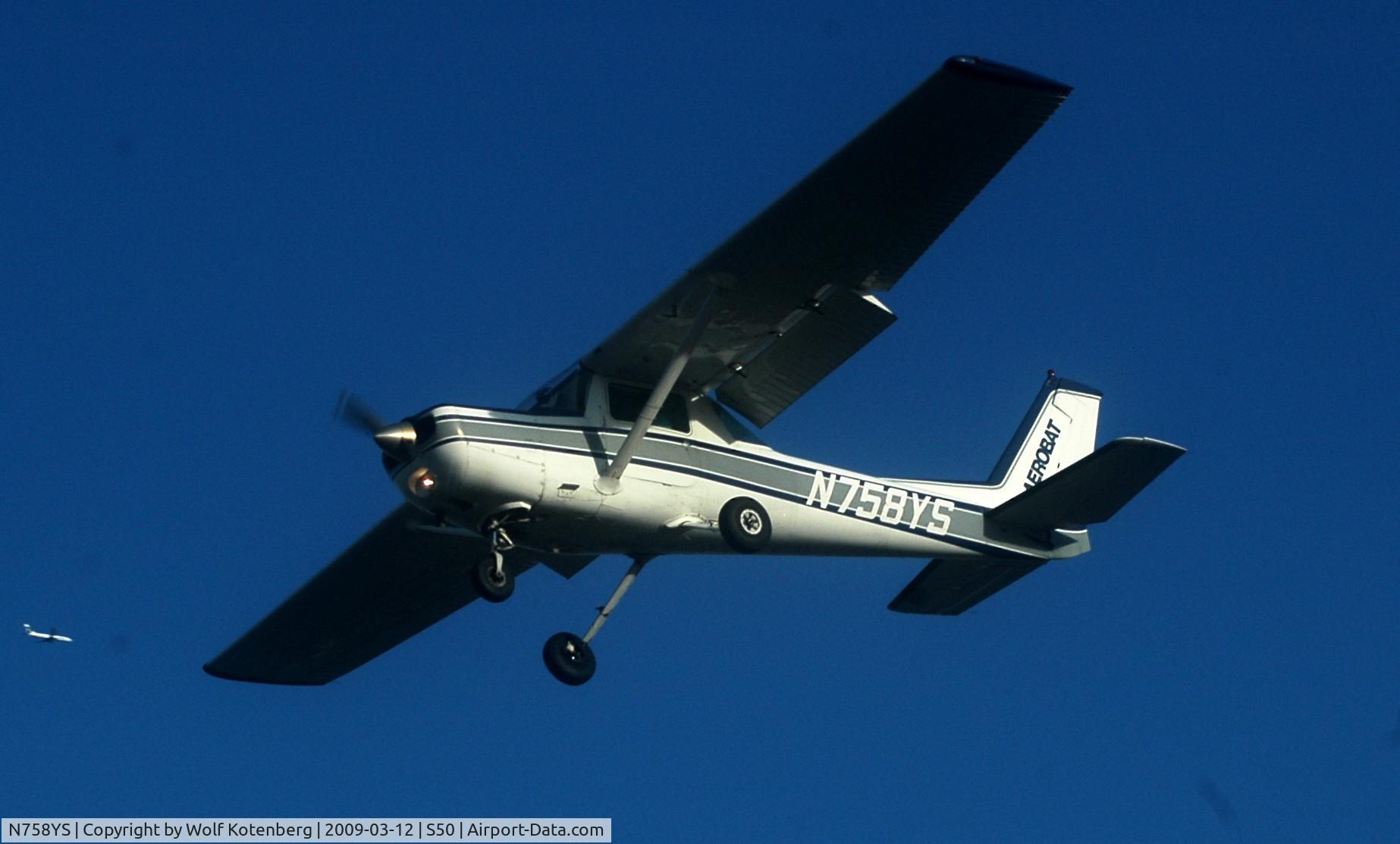N758YS, 1982 Cessna A152 Aerobat C/N A1521017, imaging final approach at Auburn 2