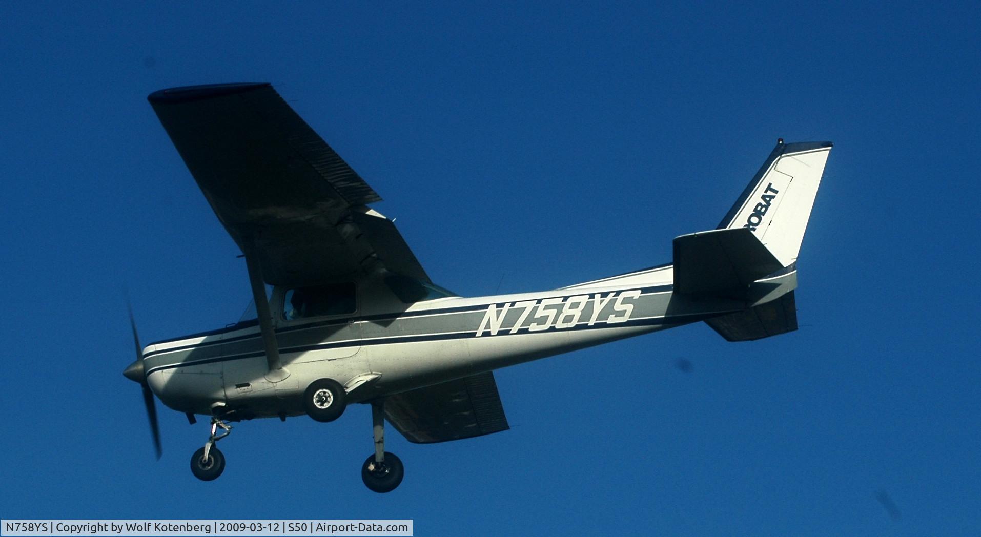N758YS, 1982 Cessna A152 Aerobat C/N A1521017, imaging final approach at Auburn 3