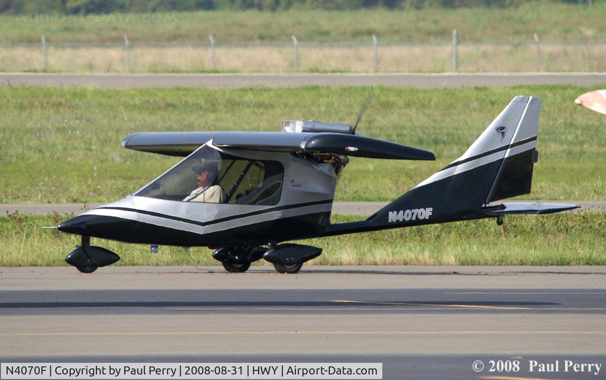 N4070F, 2007 Titan Tornado C/N 97503COHK0263, A taxiing Tornado