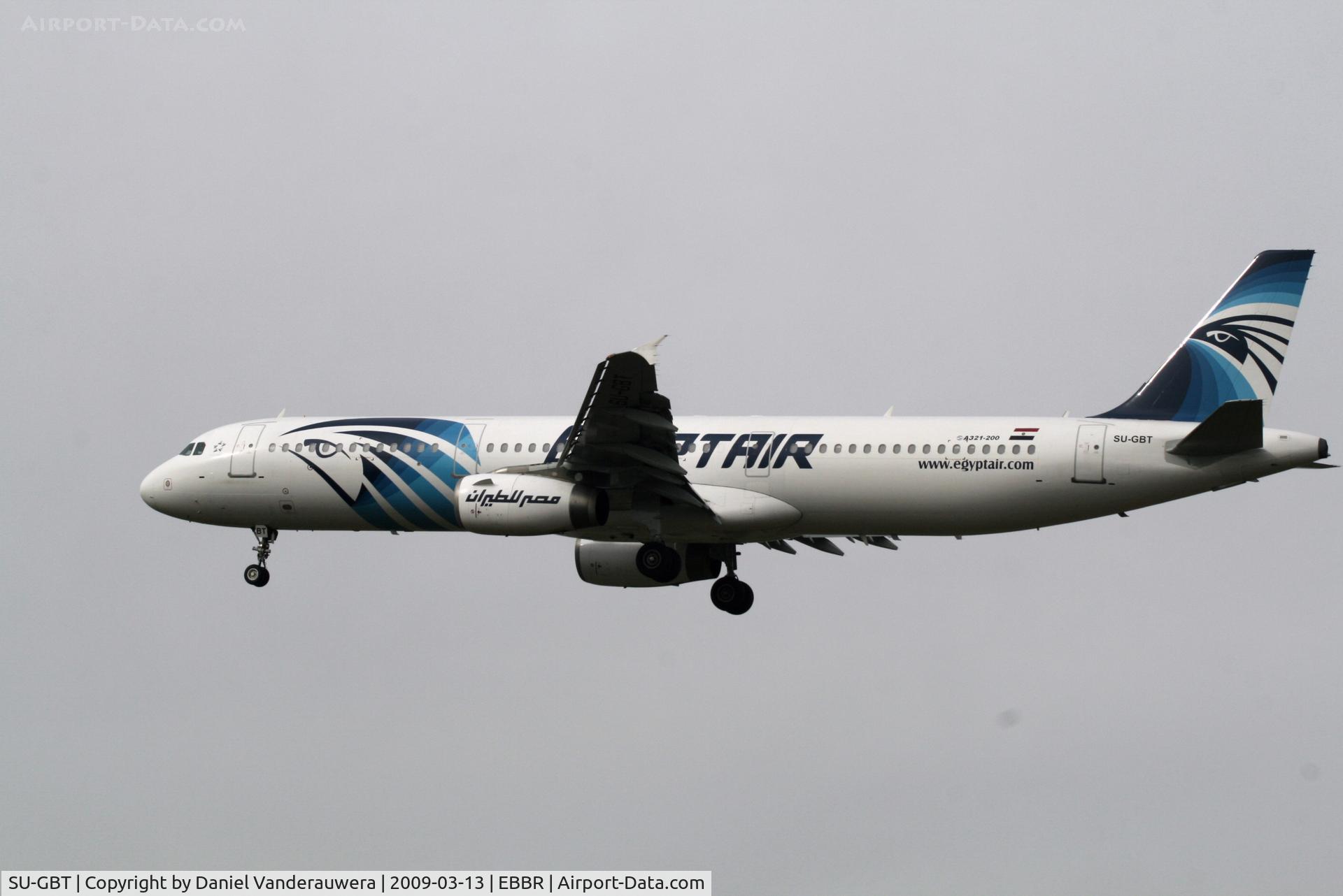 SU-GBT, 1999 Airbus A321-231 C/N 680, flight MS725 is descending to rwy 25L