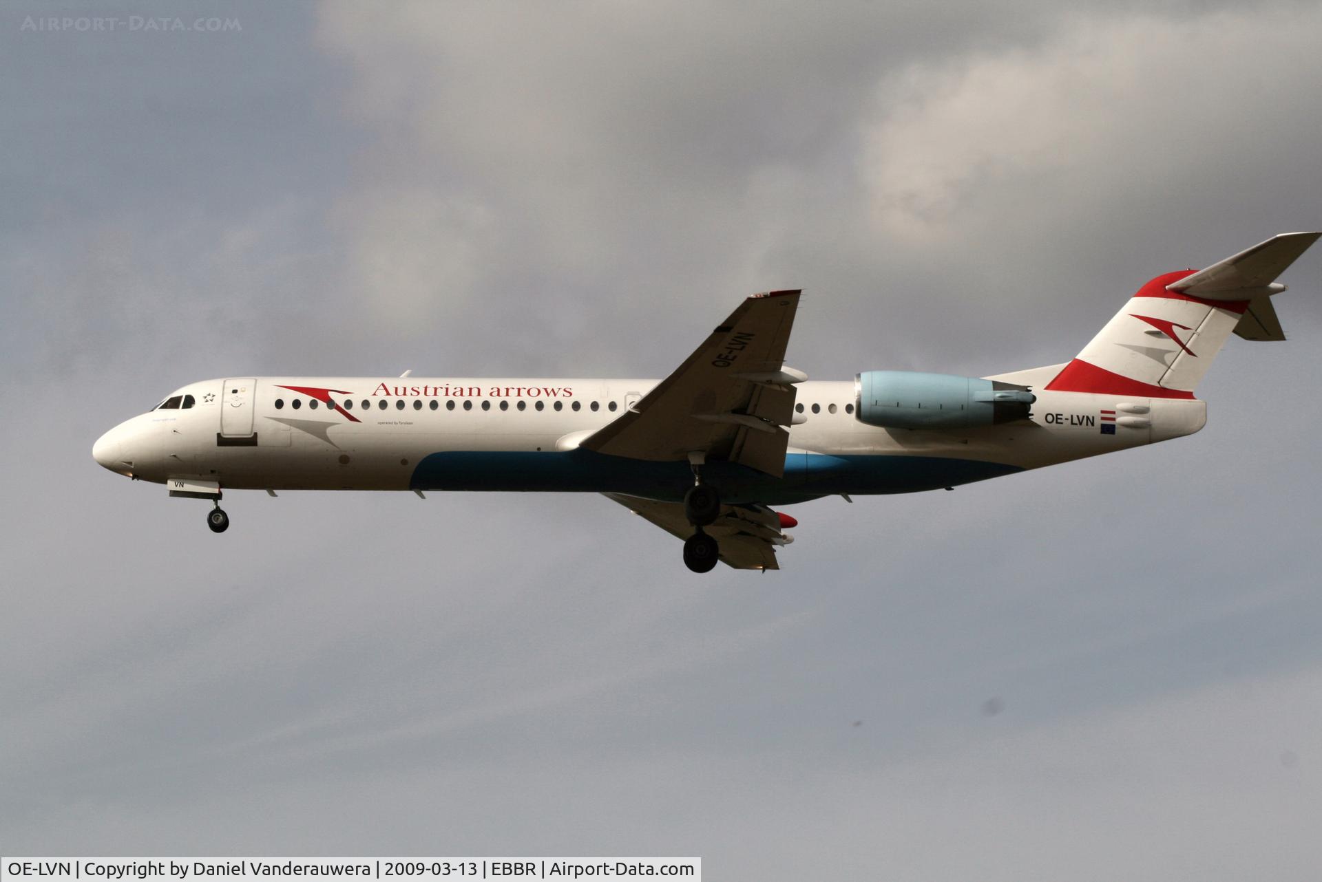 OE-LVN, 1991 Fokker 100 (F-28-0100) C/N 11367, arrival of flight OS353 to rwy 25L