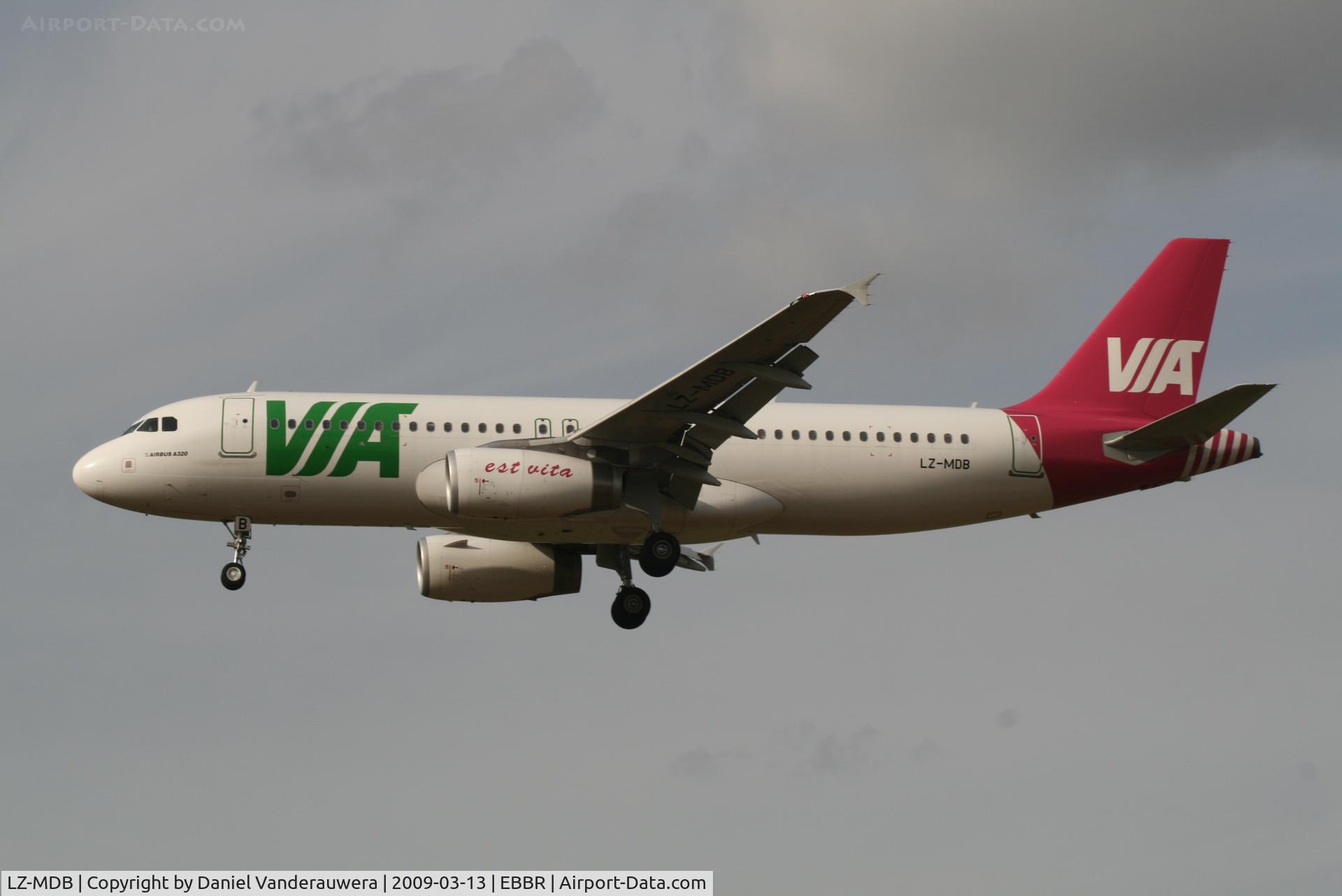 LZ-MDB, 2007 Airbus A320-214 C/N 3125, flight FQ5503 is descending to rwy 25L