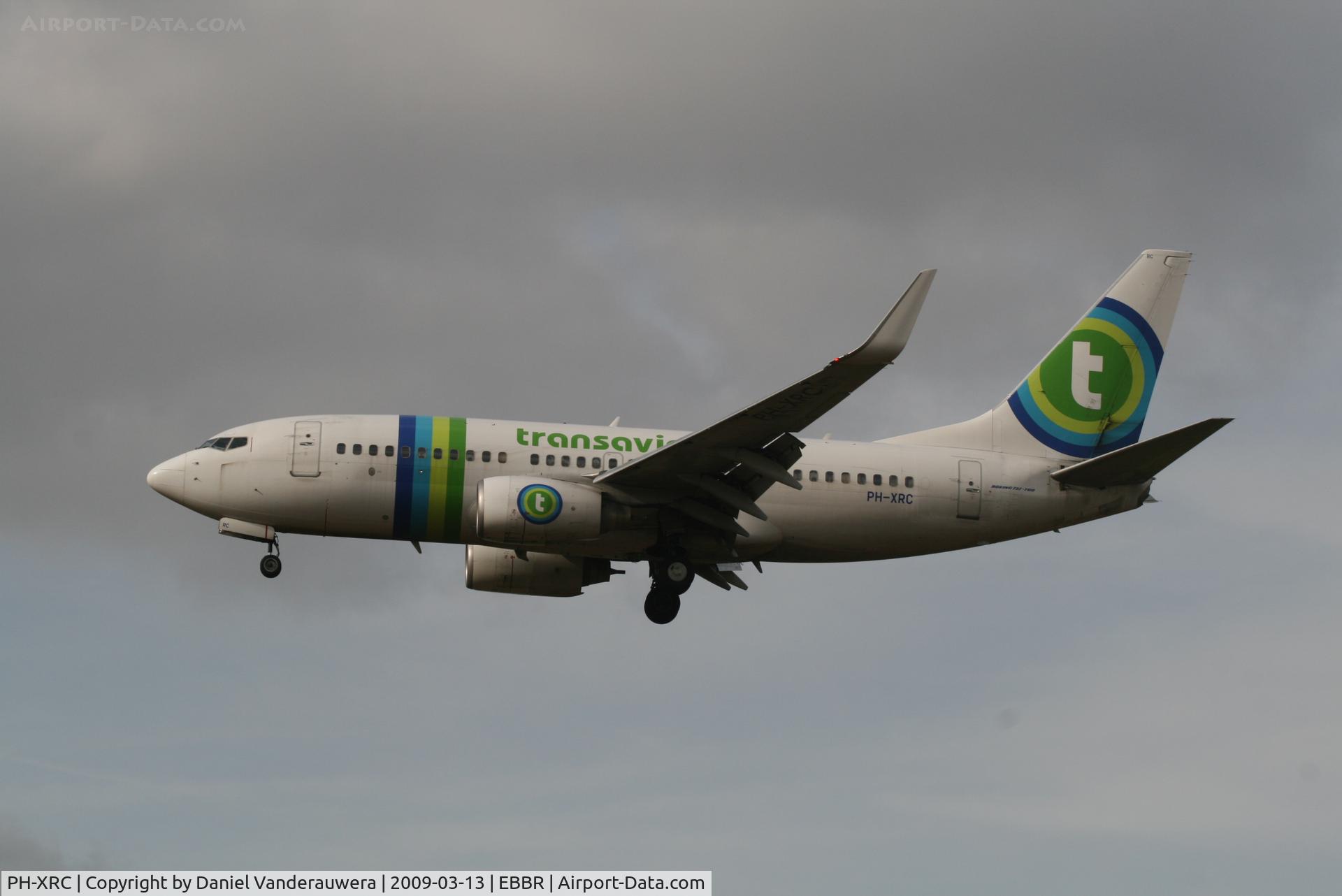 PH-XRC, 2003 Boeing 737-7K2 C/N 29347, flight HV2706 is descending to rwy 25L