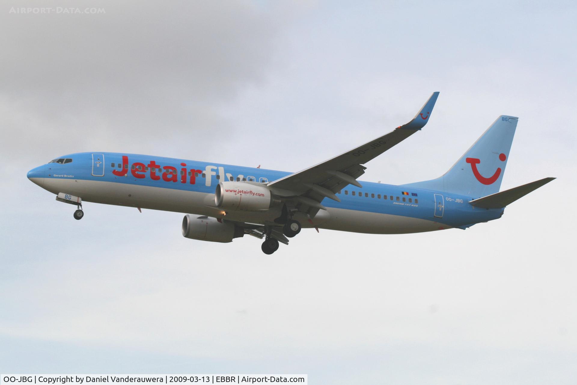 OO-JBG, 2008 Boeing 737-8K5 C/N 35142, flight JAF5938 is descending to rwy 25L