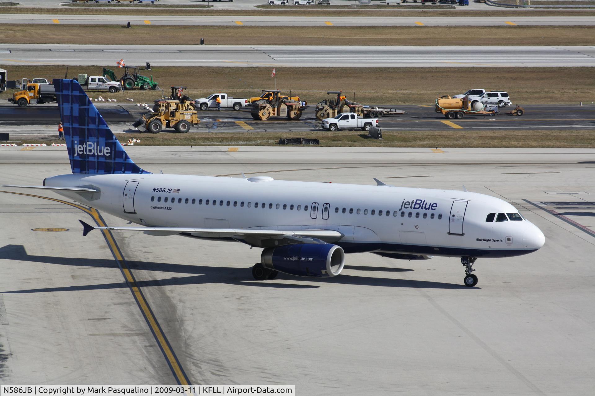 N586JB, 2004 Airbus A320-232 C/N 2160, Airbus A320