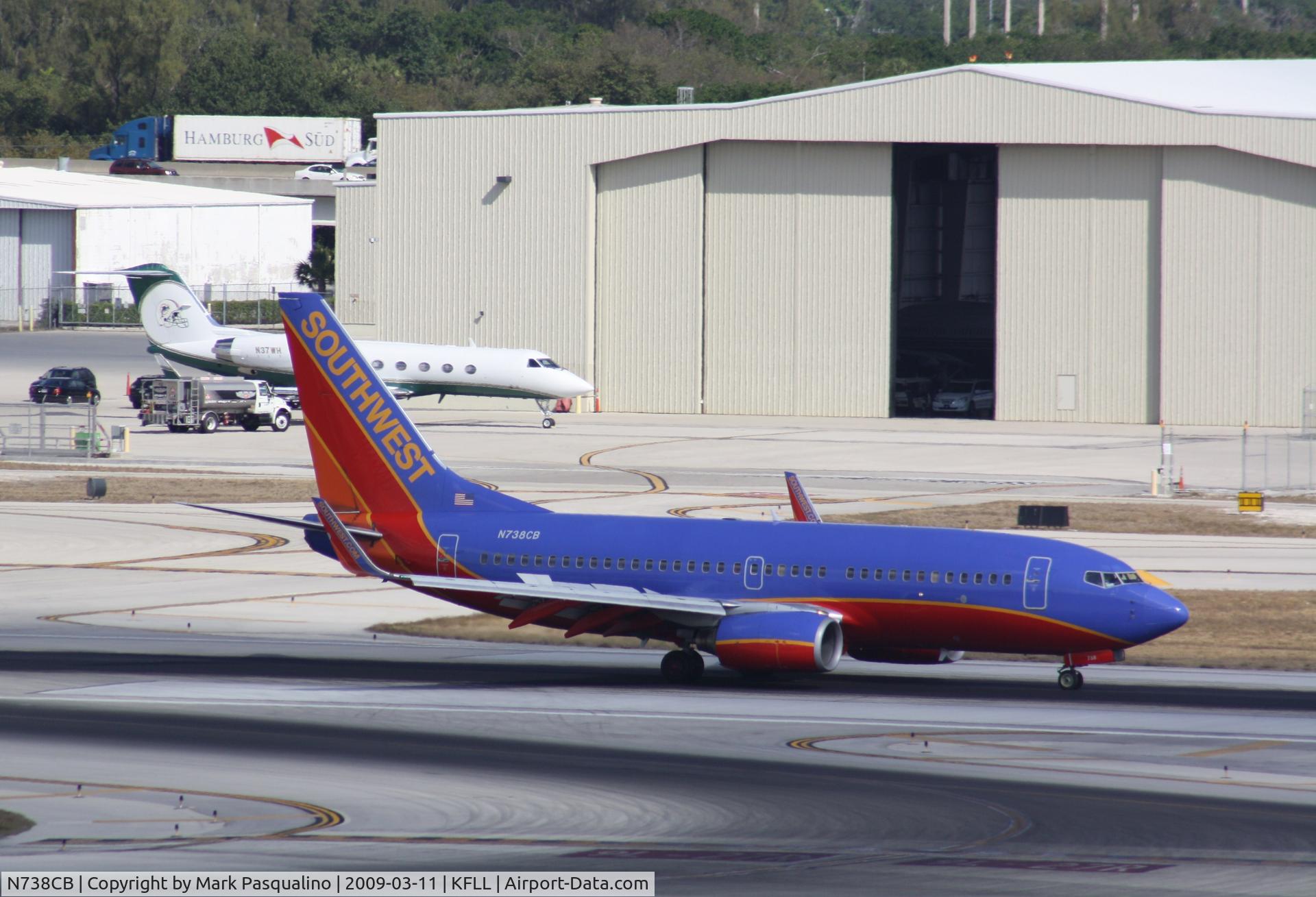 N738CB, 1999 Boeing 737-7H4 C/N 27870, Boeing 737-700