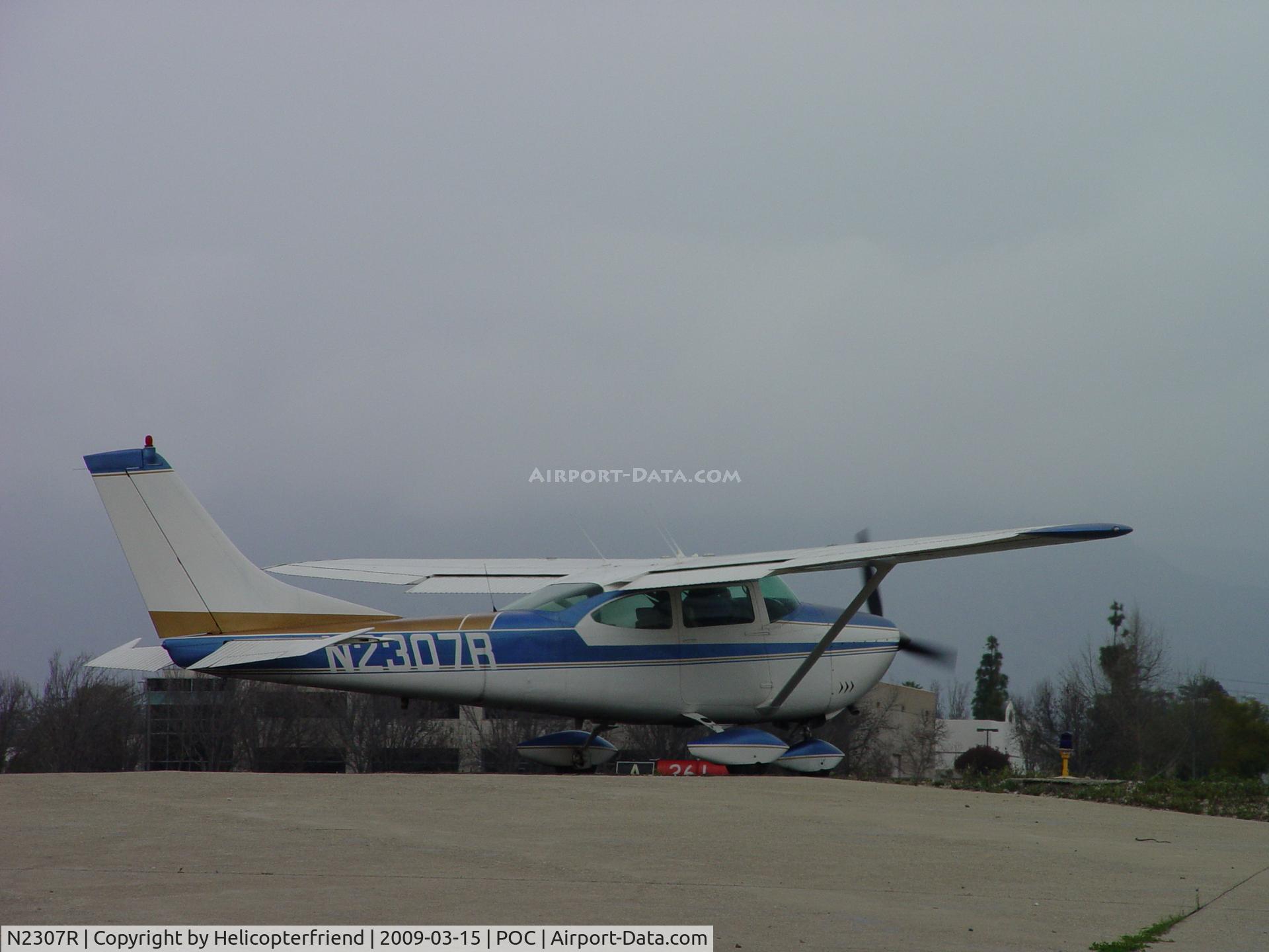 N2307R, 1964 Cessna 182G Skylane C/N 18255407, Waiting to take off on 26L at Brackett