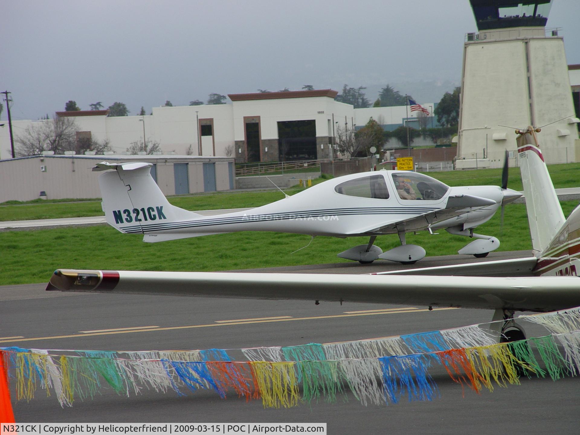 N321CK, 2004 Diamond DA-40 Diamond Star C/N 40.414, Taxiing to transient parking