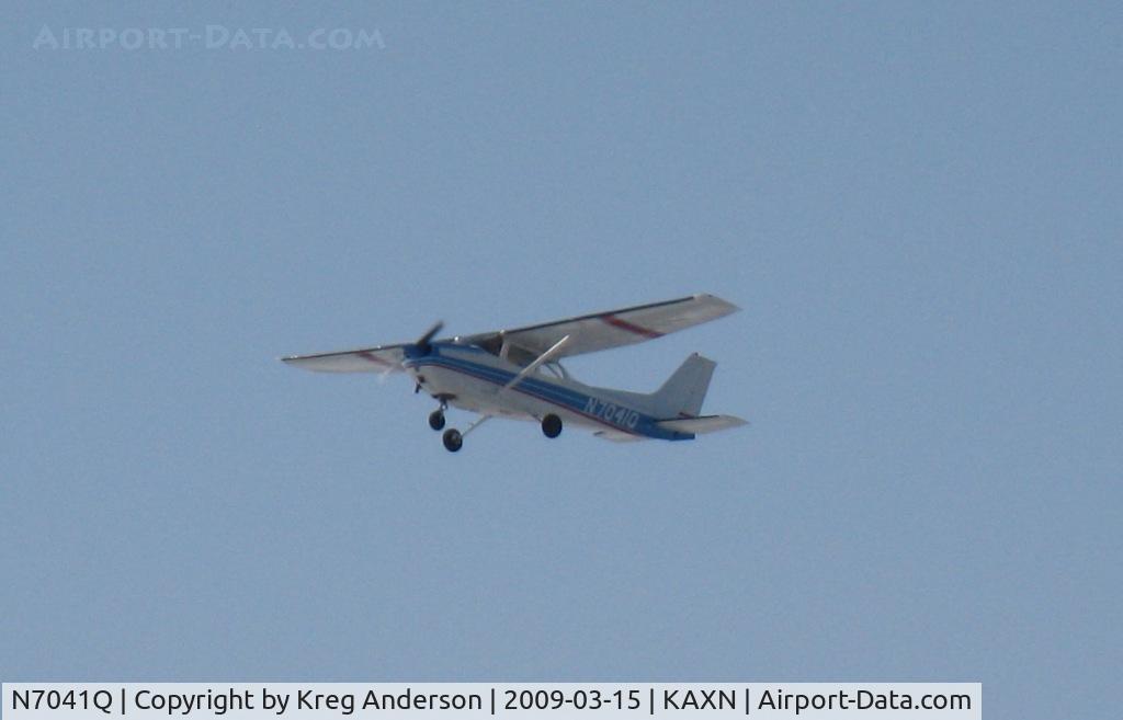 N7041Q, 1971 Cessna 172L C/N 17260341, Taking of One-Three.