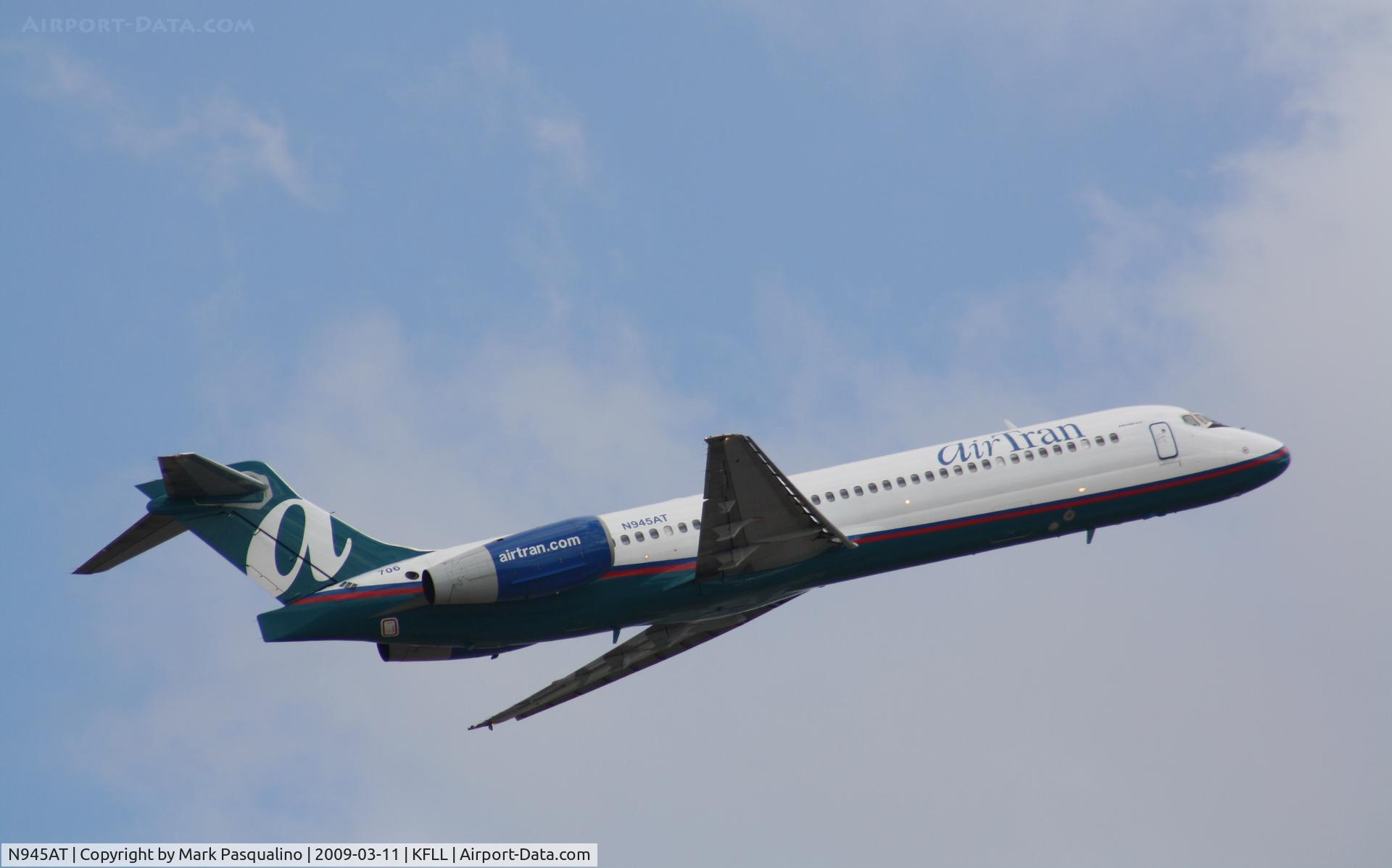 N945AT, 1999 Boeing 717-200 C/N 55008, Boeing 717-200
