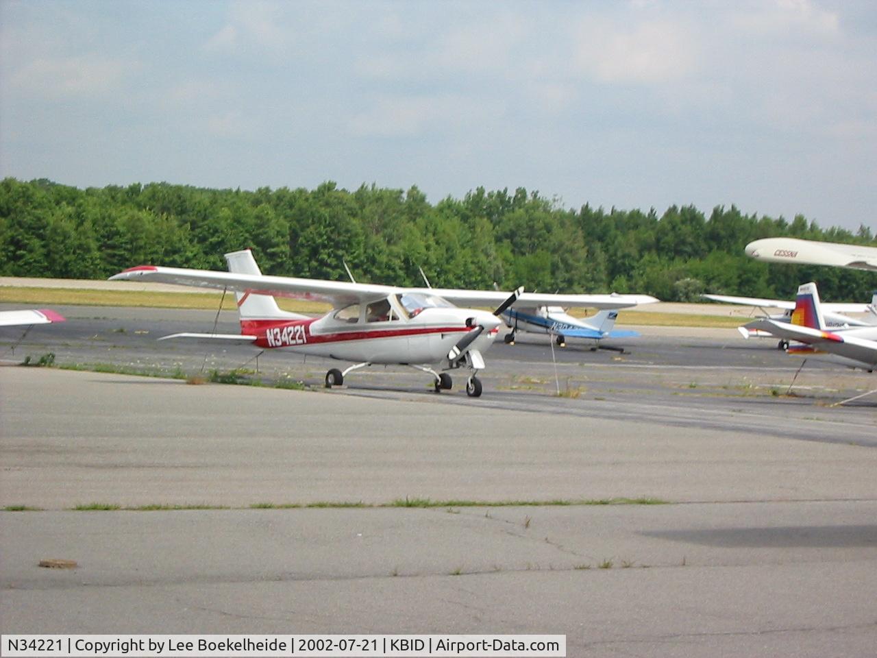 N34221, 1976 Cessna 177RG Cardinal C/N 177RG0985, N34221 at Block Island