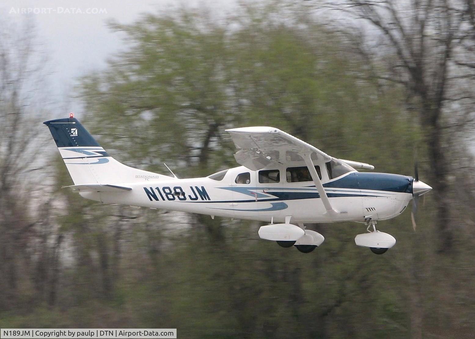 N189JM, 2007 Cessna T206H Turbo Stationair C/N T20608782, Landing on runway 14 at the Shreveport Downtown airport.