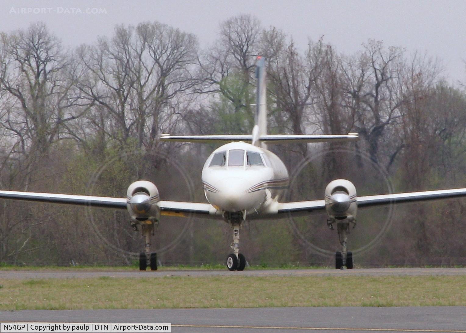 N54GP, 1975 Swearingen SA-226AT Merlin IV C/N AT034, Turning around on runway 14 at the Shreveport Downtown airport.