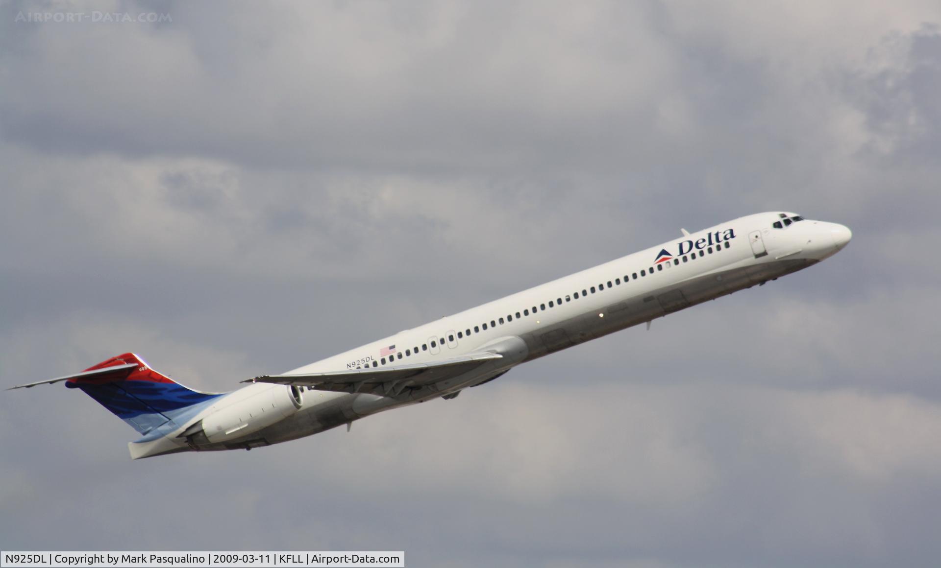 N925DL, 1988 McDonnell Douglas MD-88 C/N 49712, MD-88