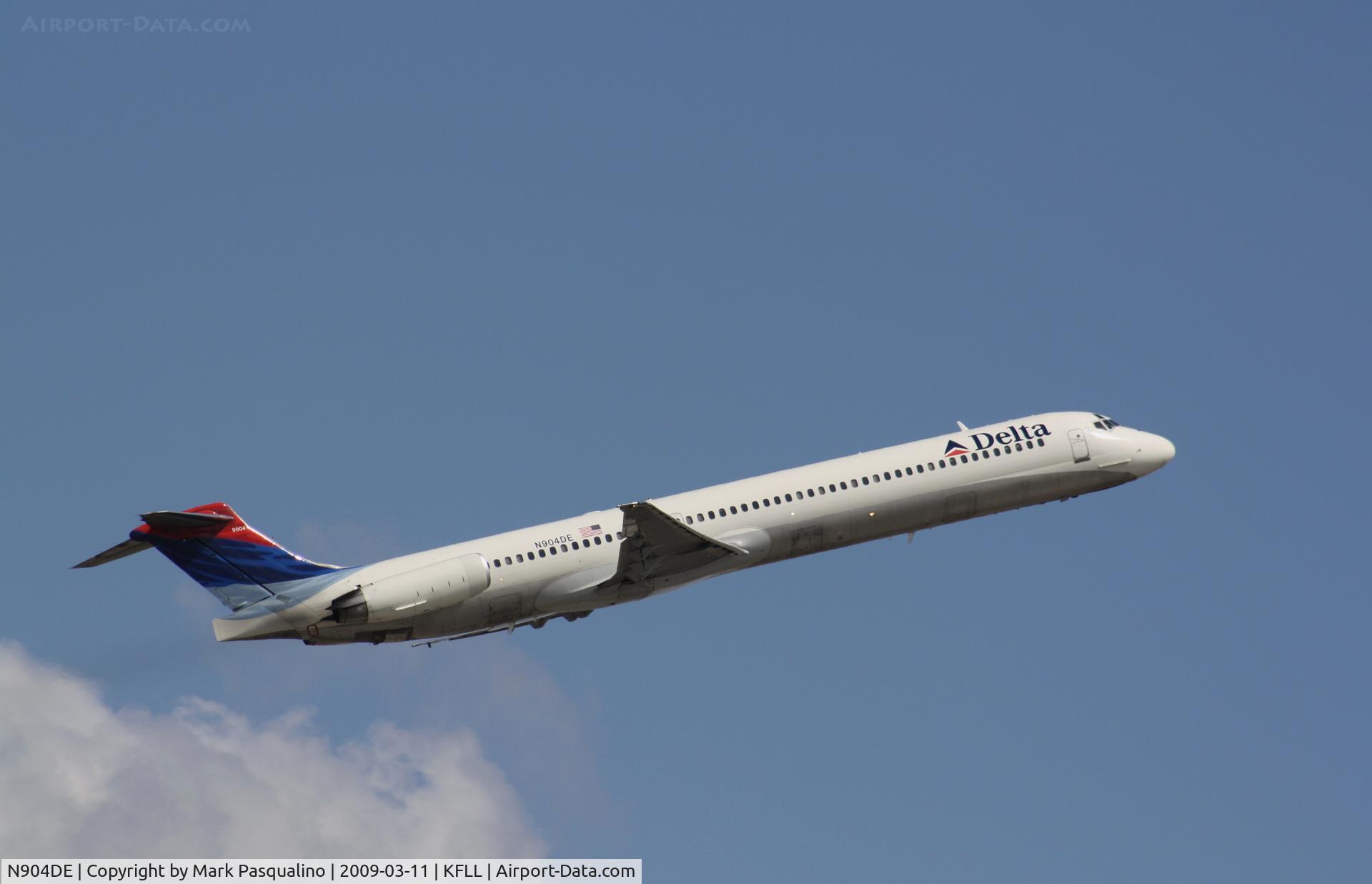 N904DE, 1992 McDonnell Douglas MD-88 C/N 53409, MD-88
