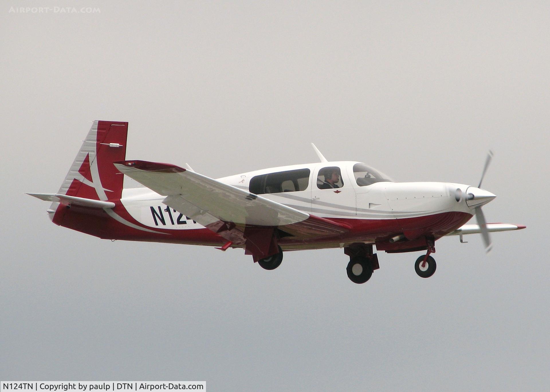 N124TN, Mooney M20TN Acclaim C/N 31-0124, Landing on runway 14 at the Shreveport Downtown airport.
