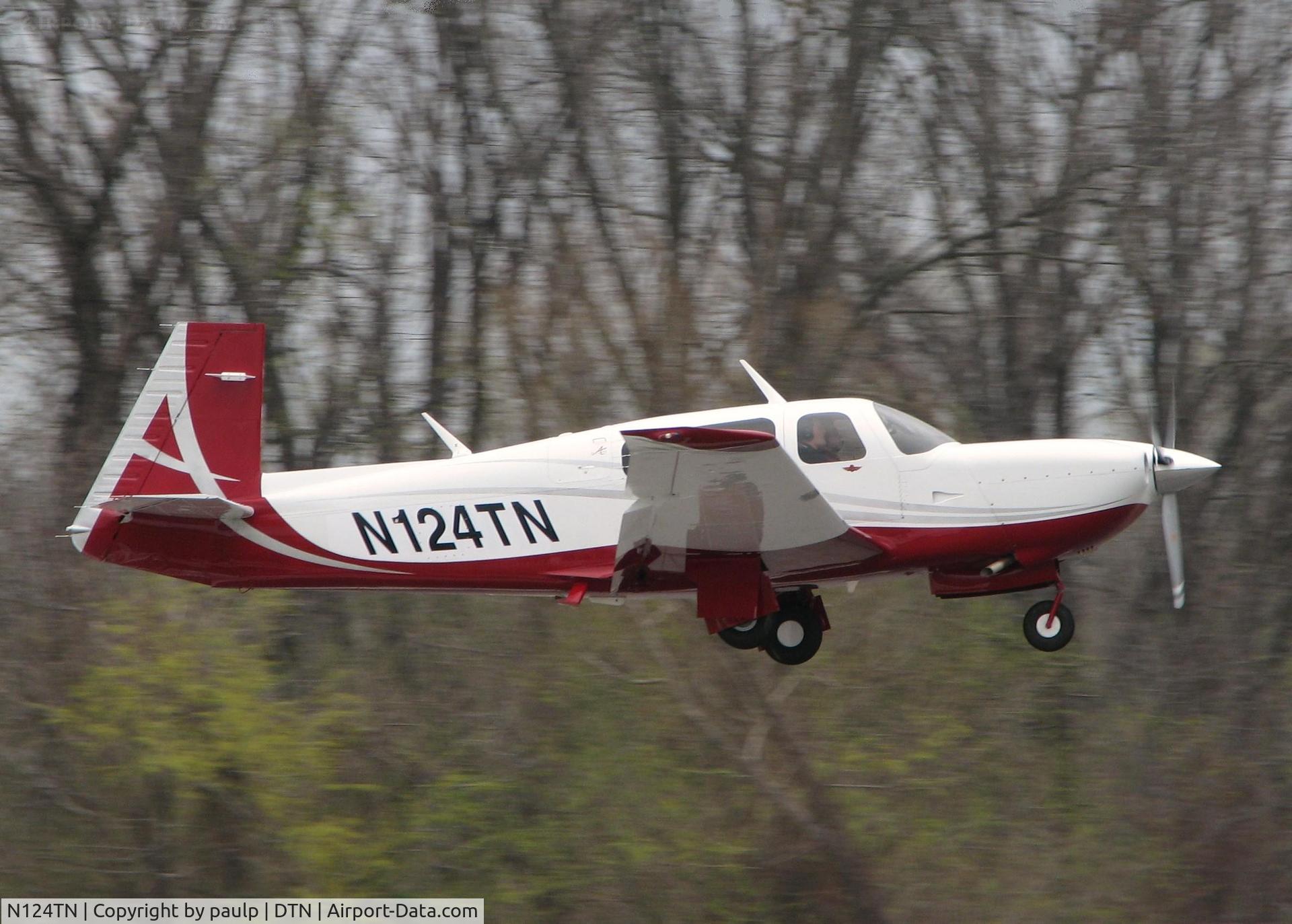N124TN, Mooney M20TN Acclaim C/N 31-0124, About to touch down at the Shreveport Downtown airport.