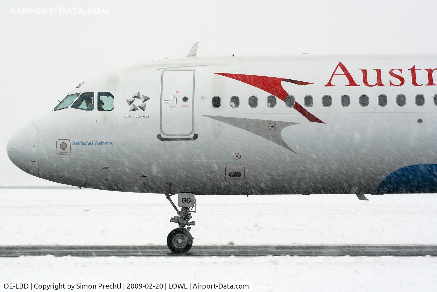 OE-LBD, 1998 Airbus A321-211 C/N 920, OE-LBD @ Linz Airport