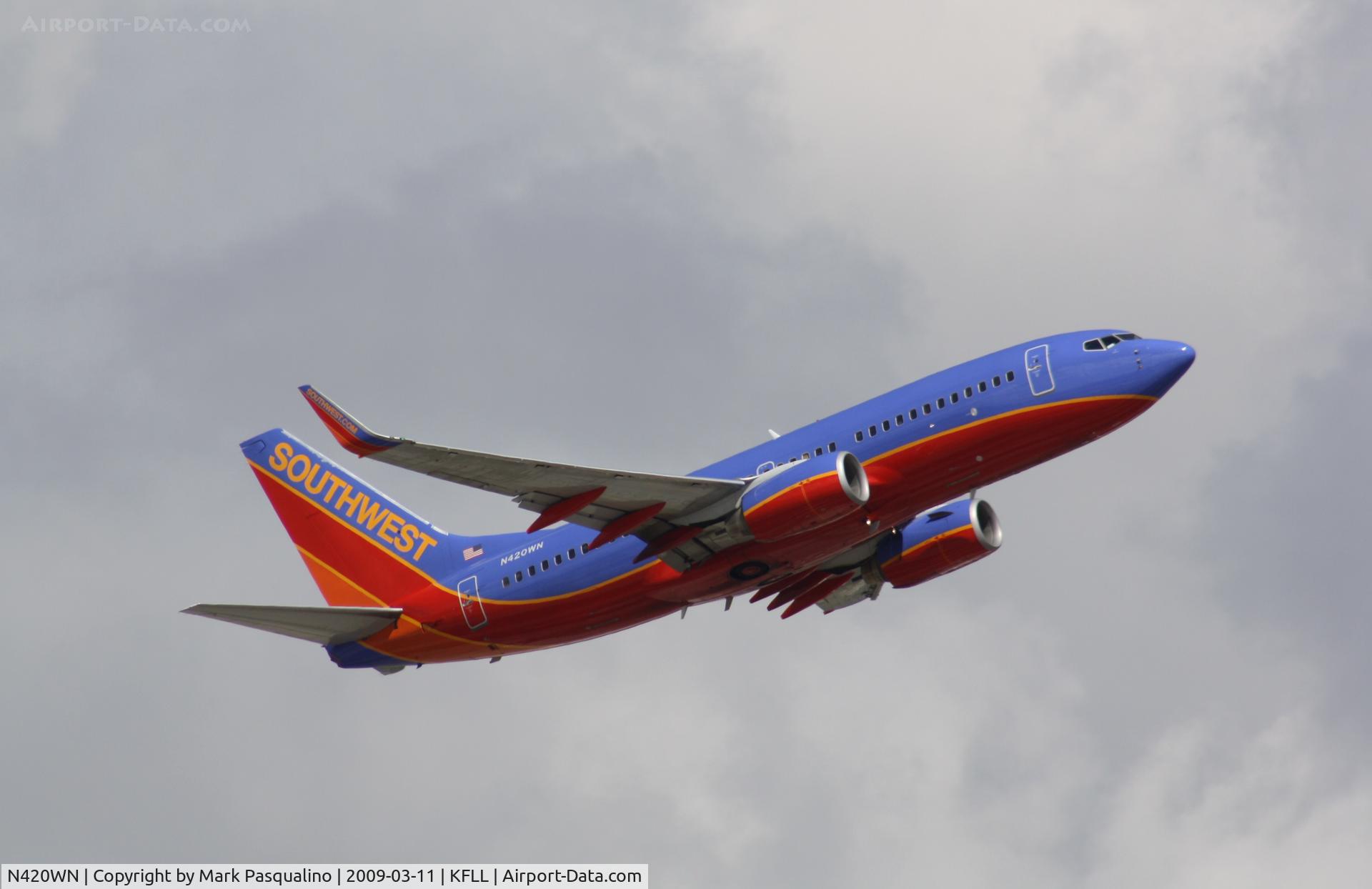 N420WN, 2001 Boeing 737-7H4 C/N 29825, Boeing 737-700