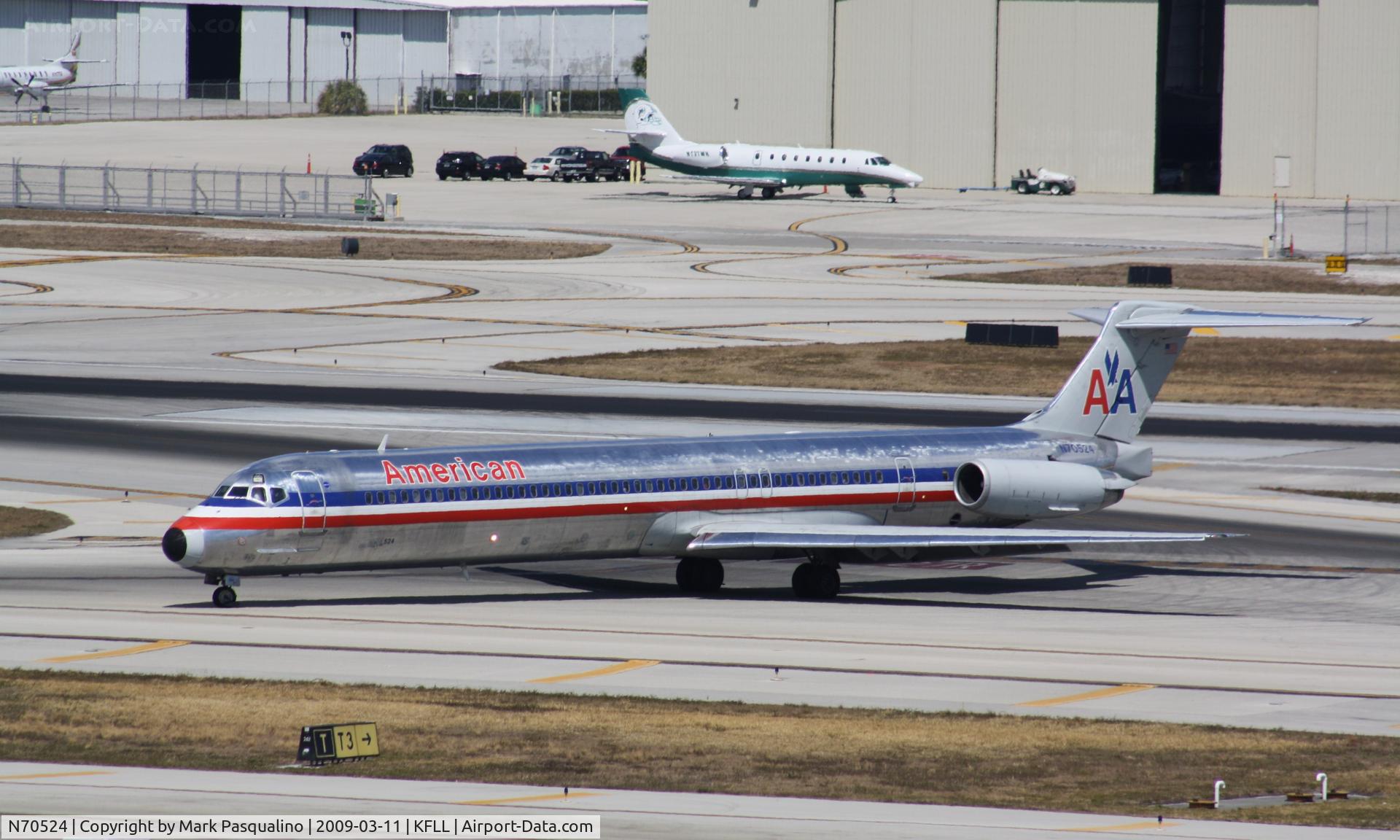N70524, 1990 McDonnell Douglas MD-82 (DC-9-82) C/N 49916, MD-82