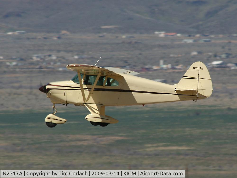 N2317A, 1952 Piper PA-22-135 Tri-Pacer C/N 22-717, Piper N2317A landing at Kingman