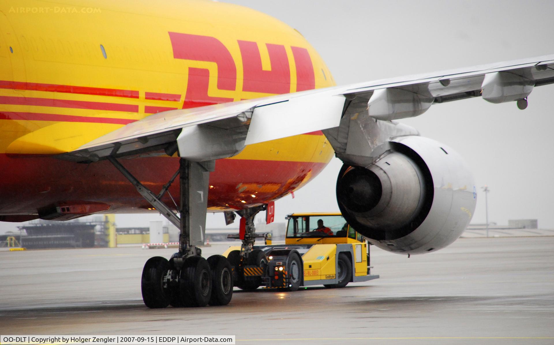 OO-DLT, 1983 Airbus A300B4-203(F) C/N 250, Pusher at work