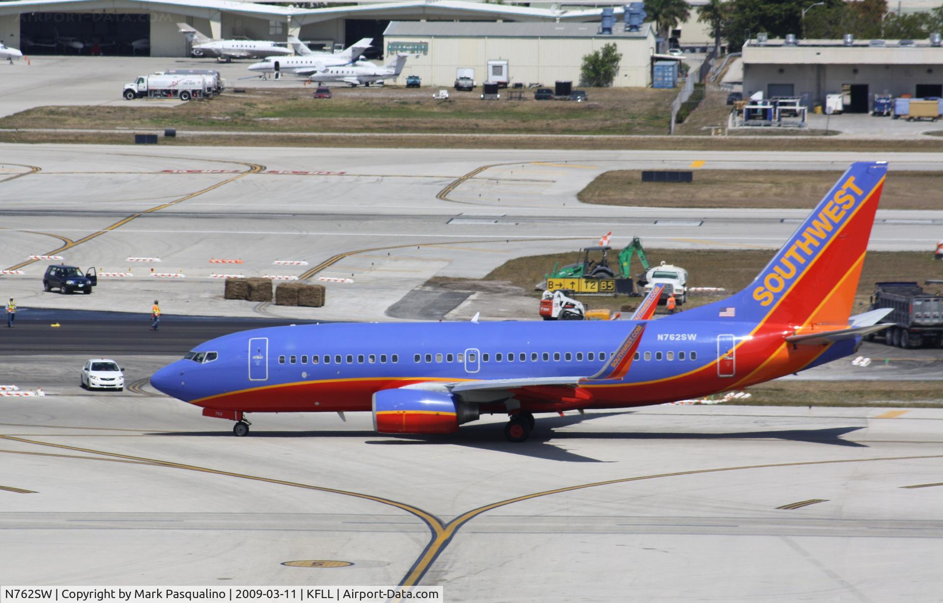 N762SW, 2000 Boeing 737-7H4 C/N 27876, Boeing 737-700