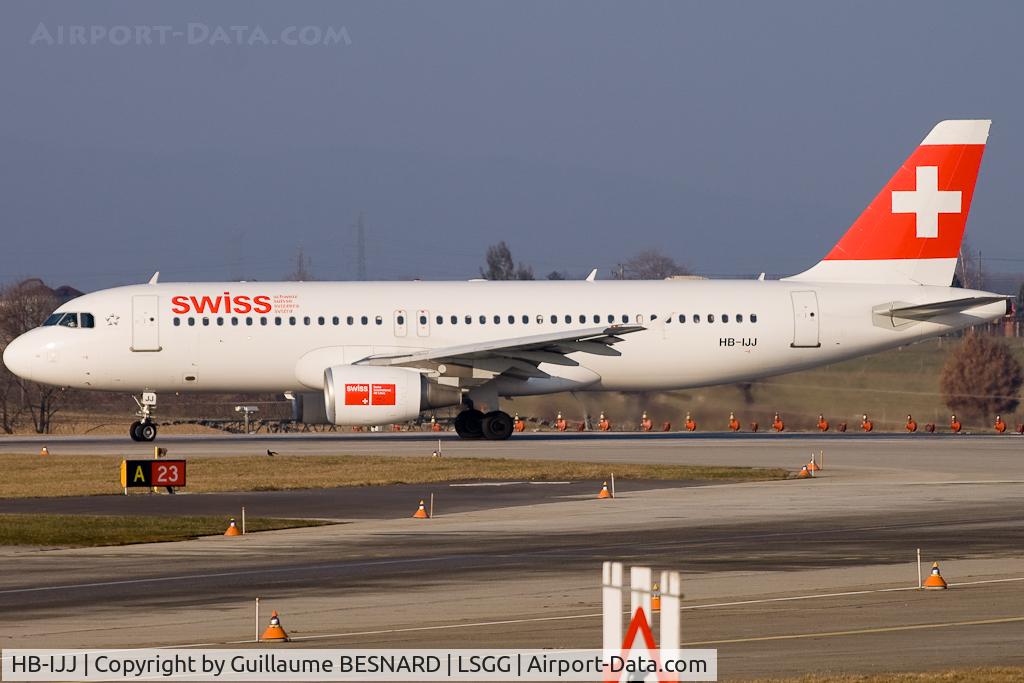 HB-IJJ, 1996 Airbus A320-214 C/N 585, Taking-off 23