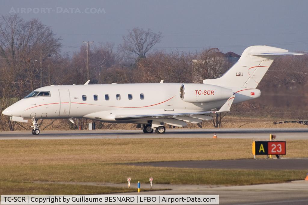 TC-SCR, 2006 Bombardier Challenger 300 (BD-100-1A10) C/N 20136, Taking-off 23