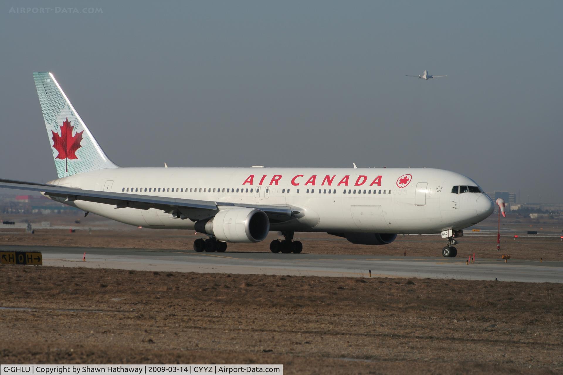 C-GHLU, 2001 Boeing 767-333 C/N 30851, Taxing to Runway 33R