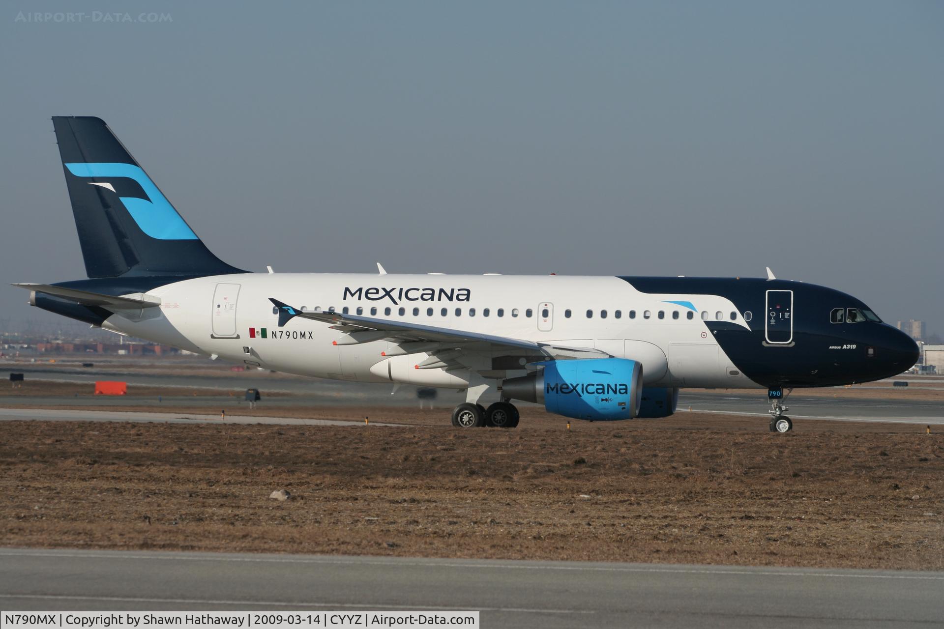 N790MX, 2009 Airbus A319-112 C/N 3790, Taxing to Runway 33R